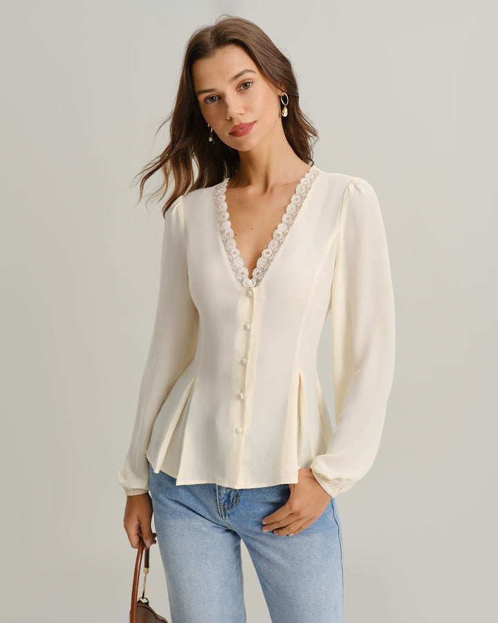 Blusa de renda alperce com decote em V e mangas lanterna