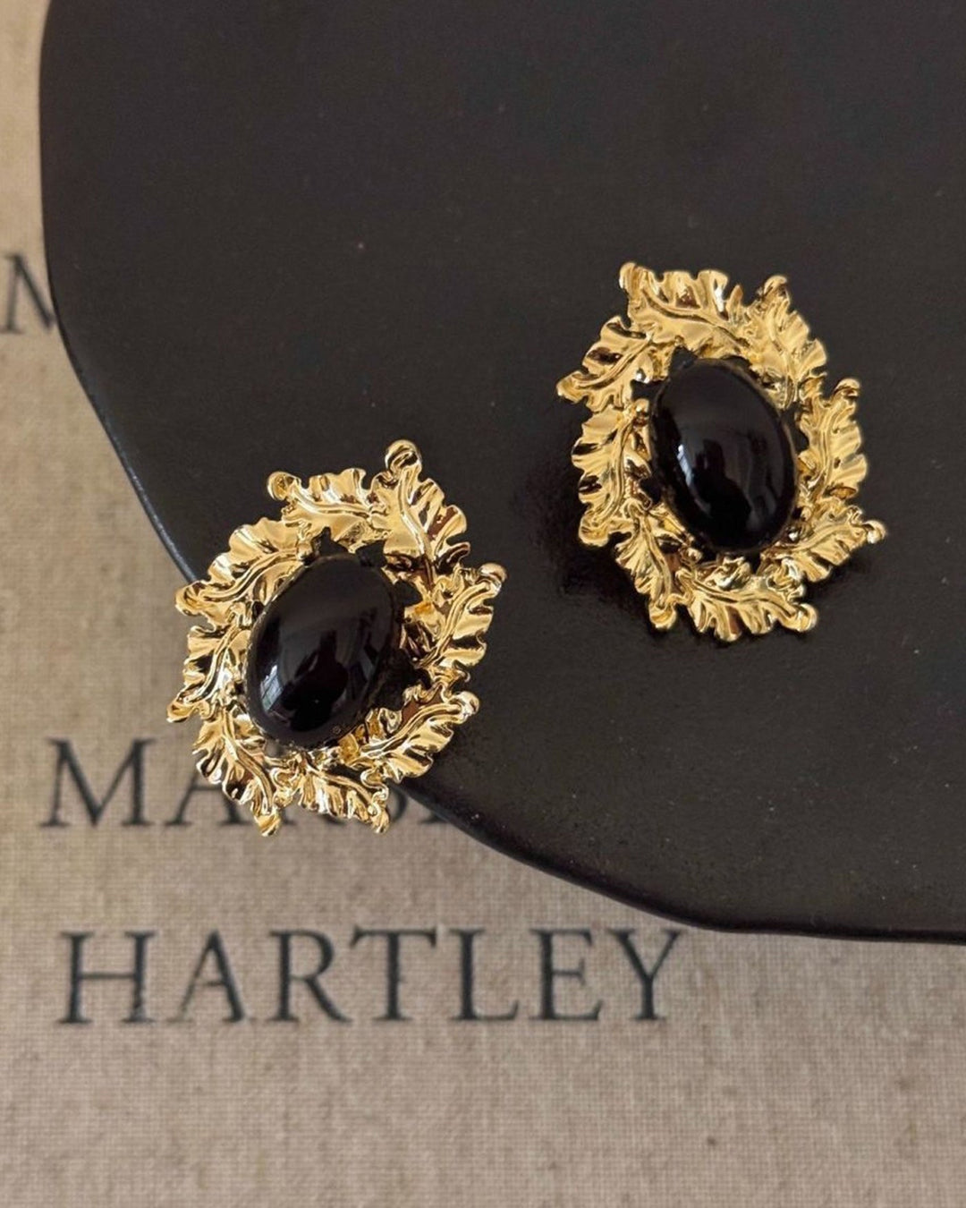 Brincos pretos elegantes