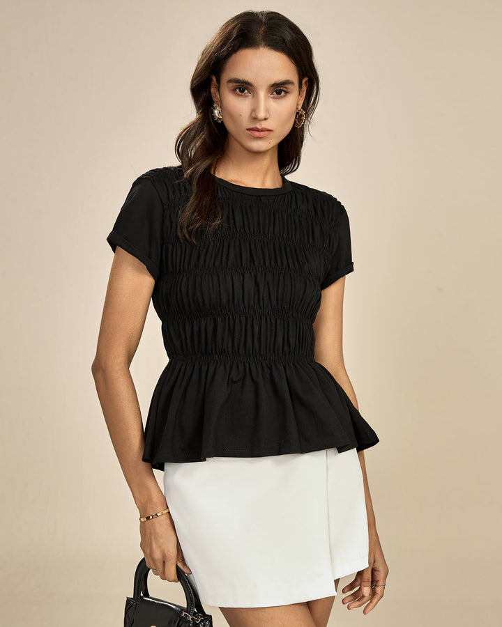 Camiseta preta com decote redondo franzido