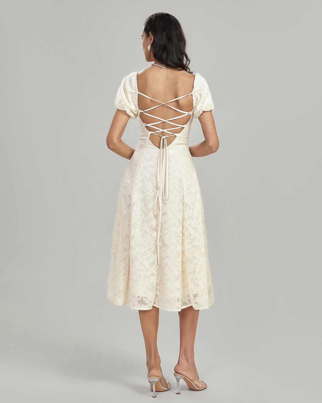 Vestido Midi Jacquard Damasco com Decote Quadrado - Silhueta Elegante e Favorecedora