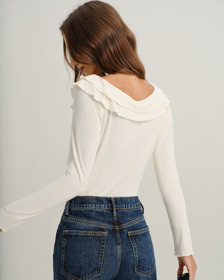 Blusa bege com decote em V e folhos torcidos