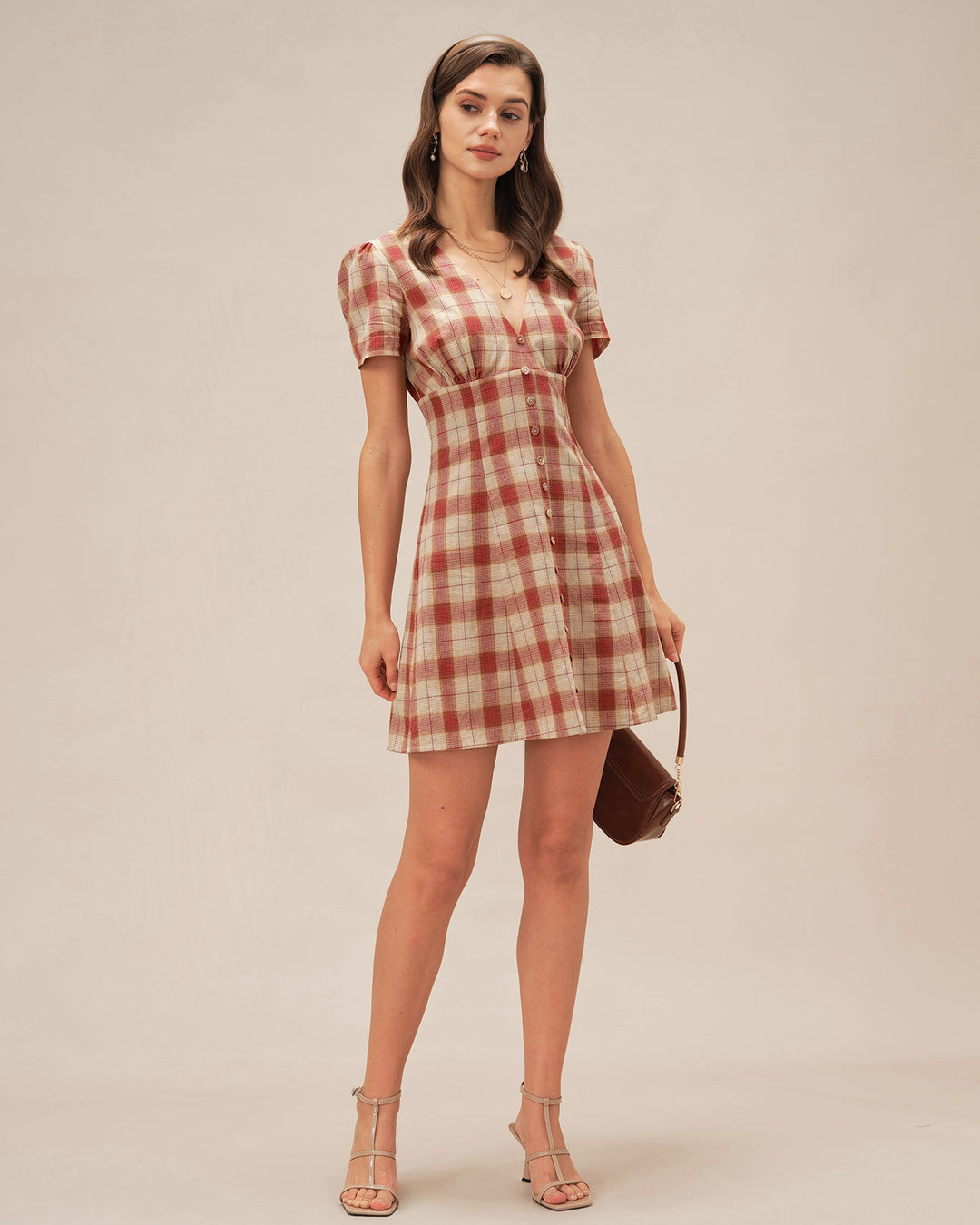 Vestido mini de xadrez vermelho com decote em V - atrevido, festivo e chique