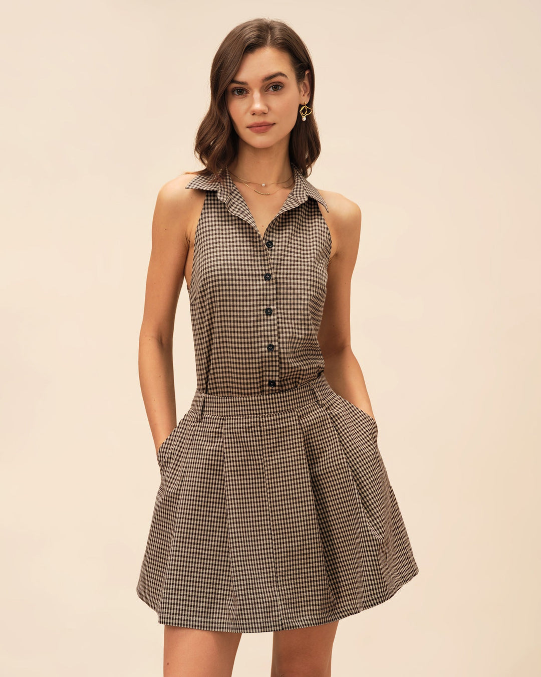 Blusa xadrez marrom com gola elegante