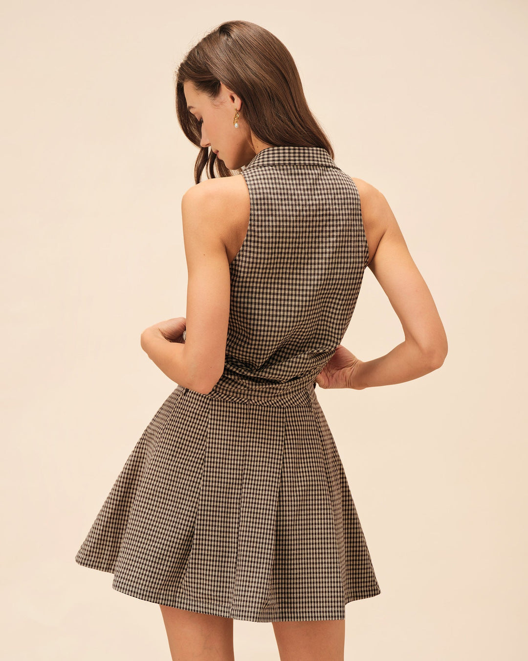 Blusa xadrez marrom com gola elegante