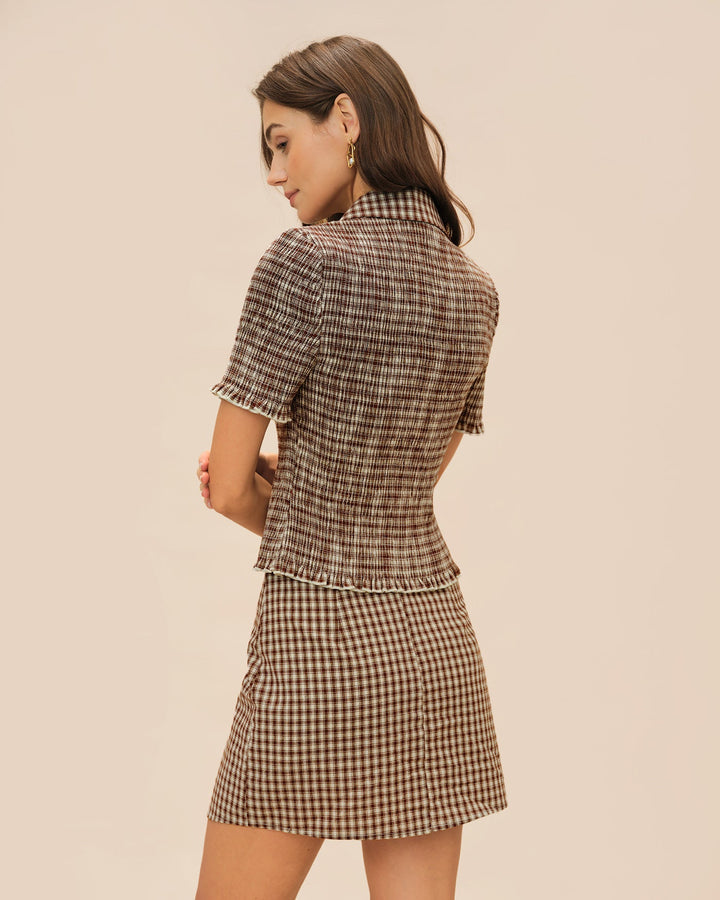 Blusa xadrez marrom com gola e botões na frente