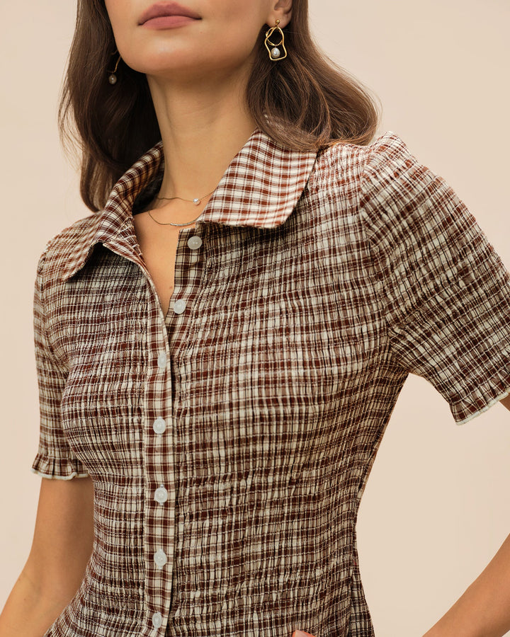 Blusa xadrez marrom com gola e botões na frente