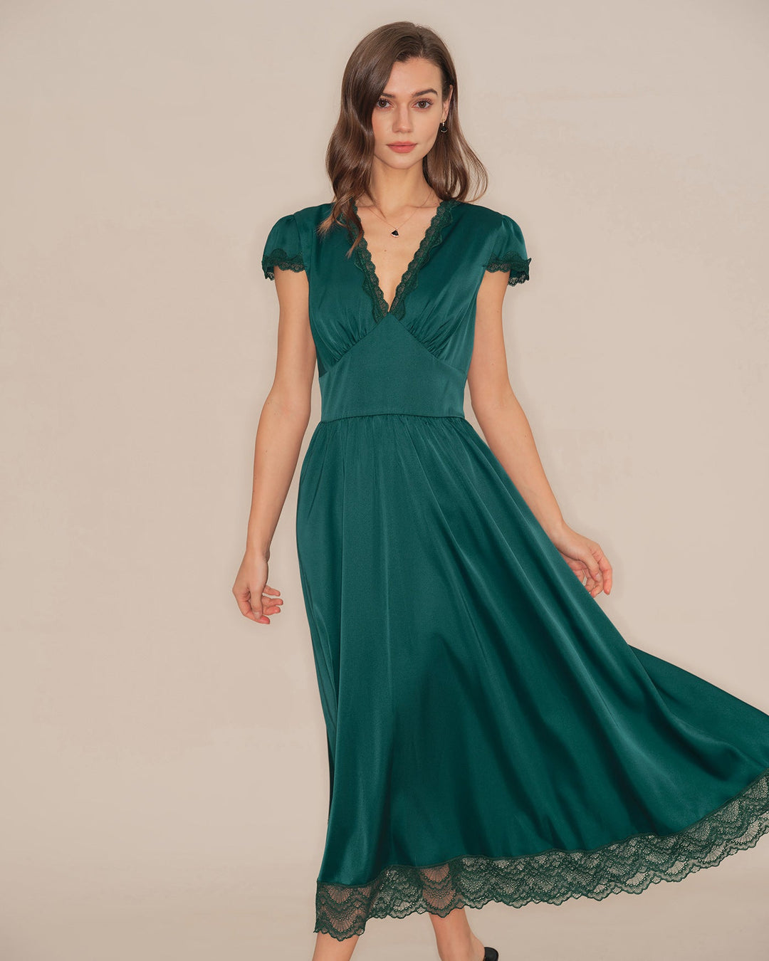 Vestido Maxi de Renda Verde Esmeralda com Decote em V