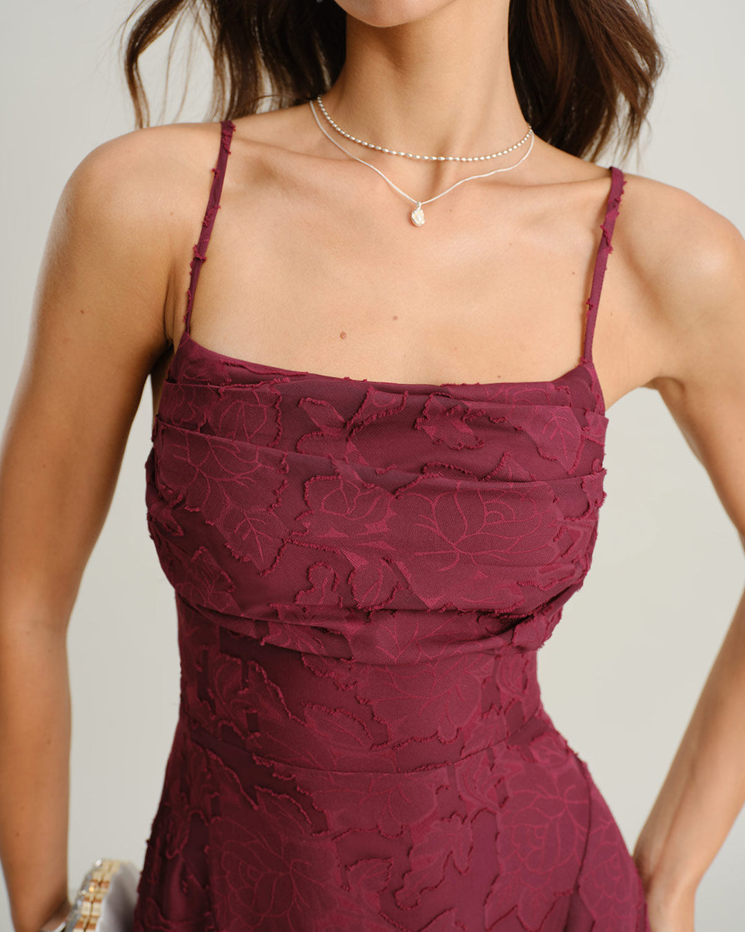 Vestido Longo Slip em Jacquard de Cor Vinho Elegante