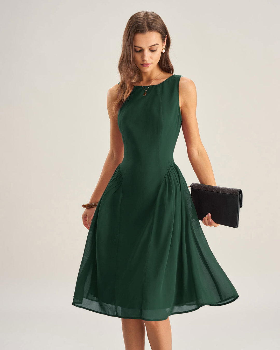 Vestido midi de chiffon verde esmeralda com decote barco – caimento fluido e elegante