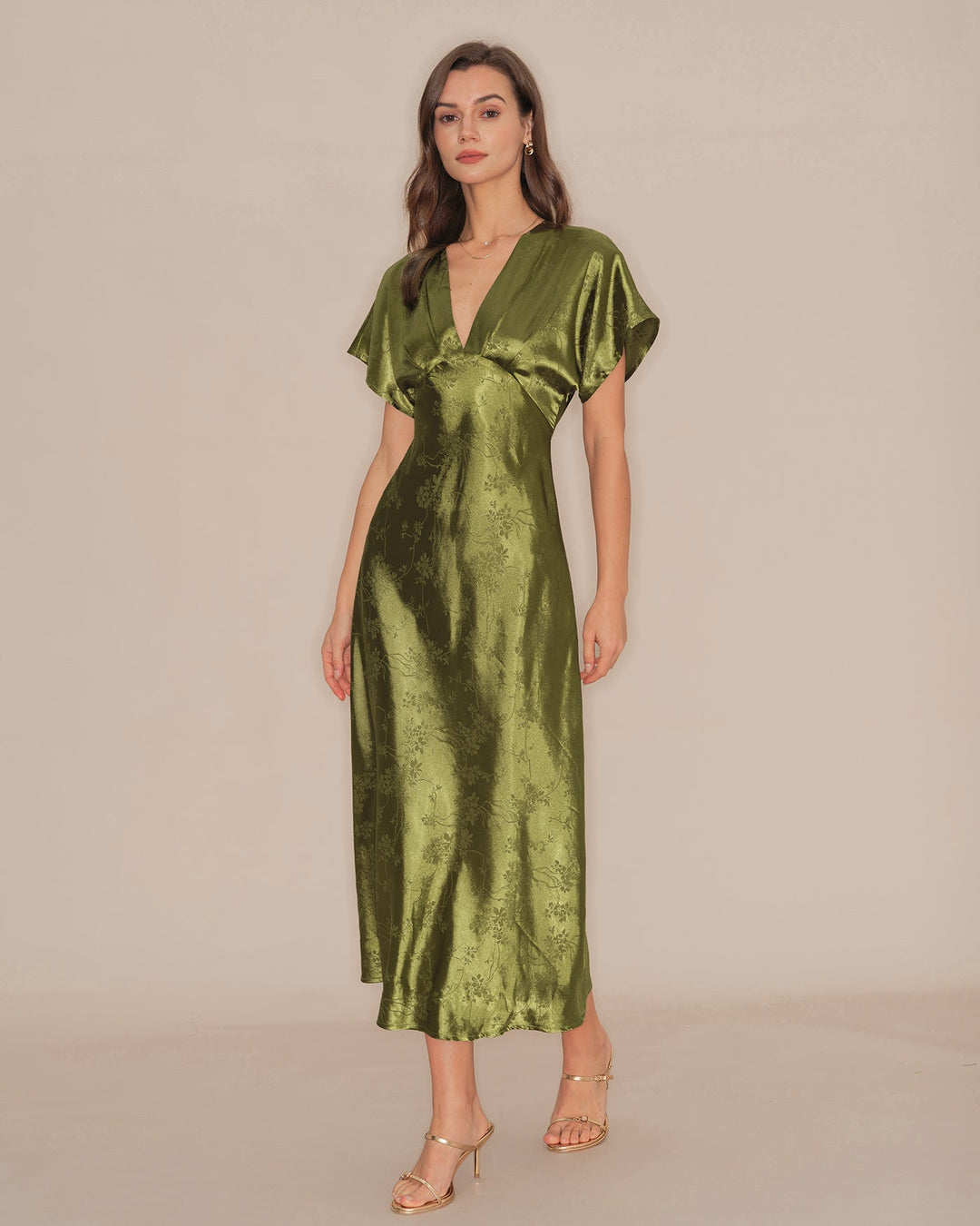 Vestido midi verde esmeralda com decote em V, plissado, estampa floral - elegante e fluido