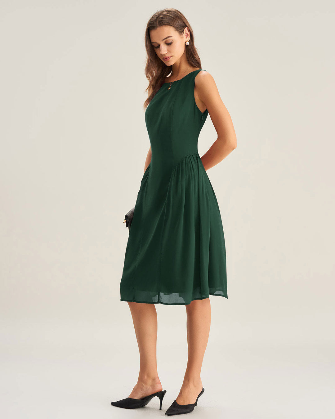 Vestido midi de chiffon verde esmeralda com decote barco – caimento fluido e elegante