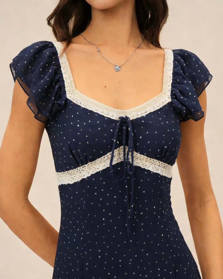 Vestido midi azul de bolinhas com decote quadrado