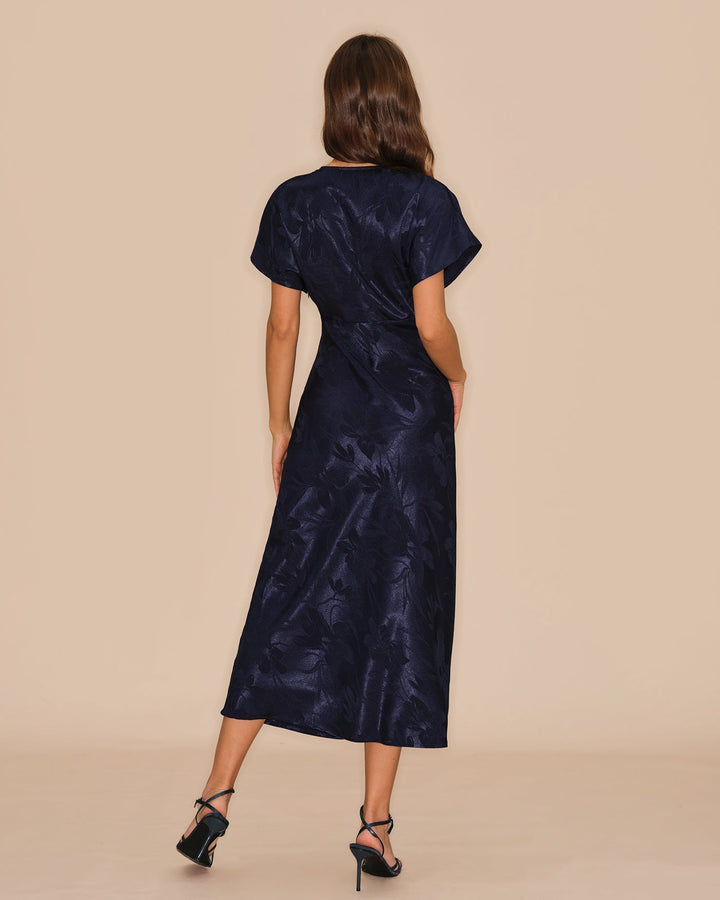 Vestido Midi Azul em Jacquard com Decote em V – Silhueta Elegante que Valoriza a Figura