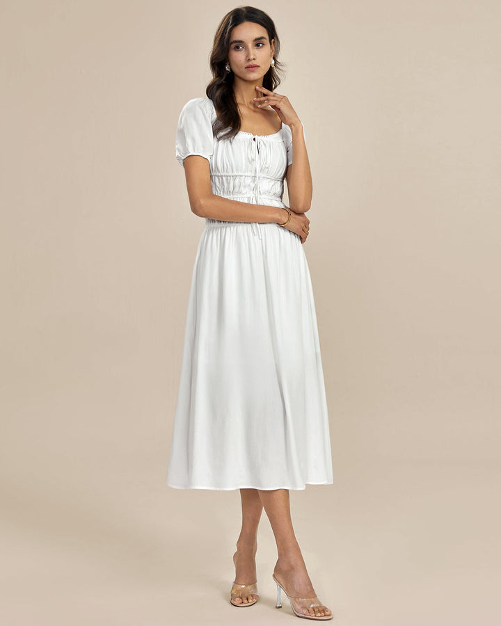 Vestido midi branco elegante com decote quadrado franzido