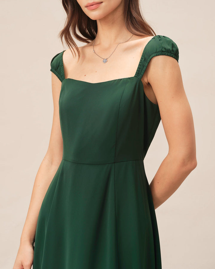 Vestido midi verde esmeralda com decote quadrado e manga cap
