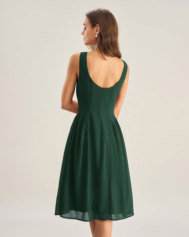 Vestido midi de chiffon verde esmeralda com decote barco – caimento fluido e elegante