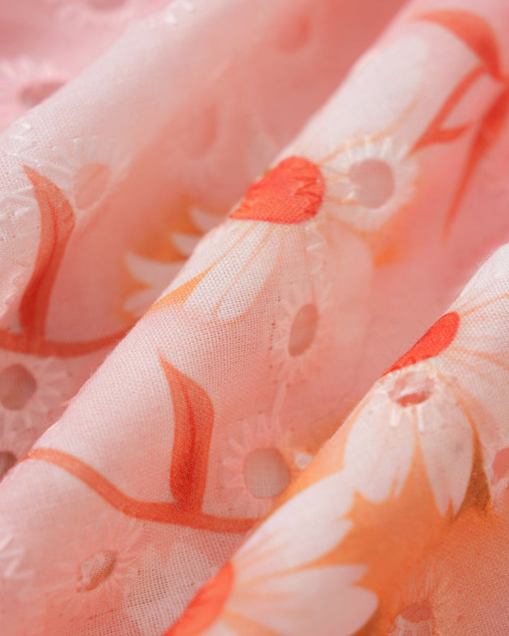 Vestido curto floral com decote canoa elegante