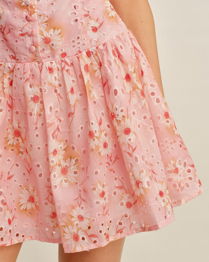 Vestido curto floral com decote canoa elegante