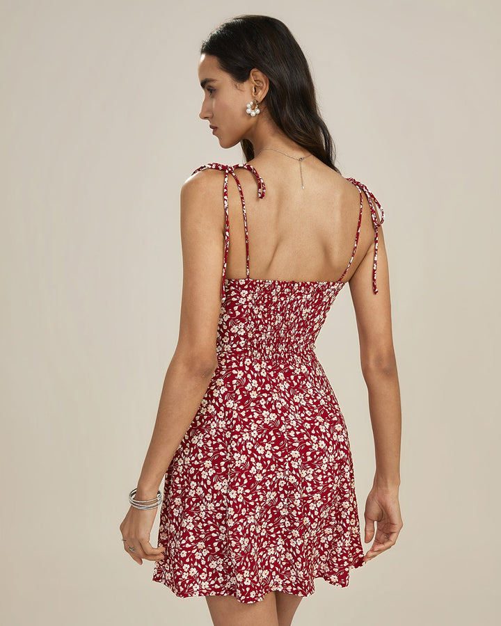 Vestido mini vermelho com estampa floral e alças de amarrar
