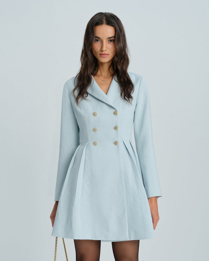 Vestido curto chique com colarinho azul e botões na frente