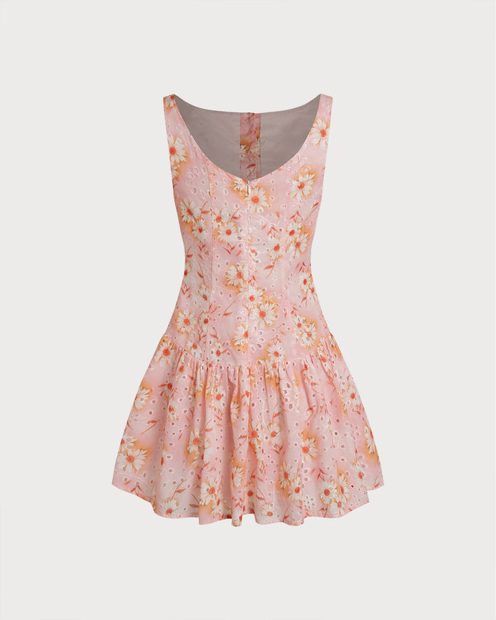 Vestido curto floral com decote canoa elegante