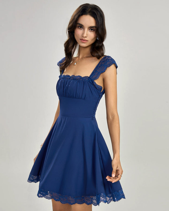 Vestido azul rendado curto tipo slip — Sedutor, elegante e essencial para sair à noite