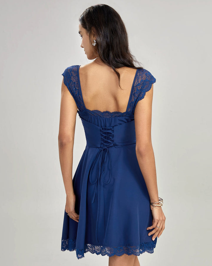 Vestido azul rendado curto tipo slip — Sedutor, elegante e essencial para sair à noite