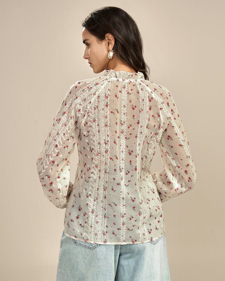 Blusa floral de cor alperce com manga estilo bishop