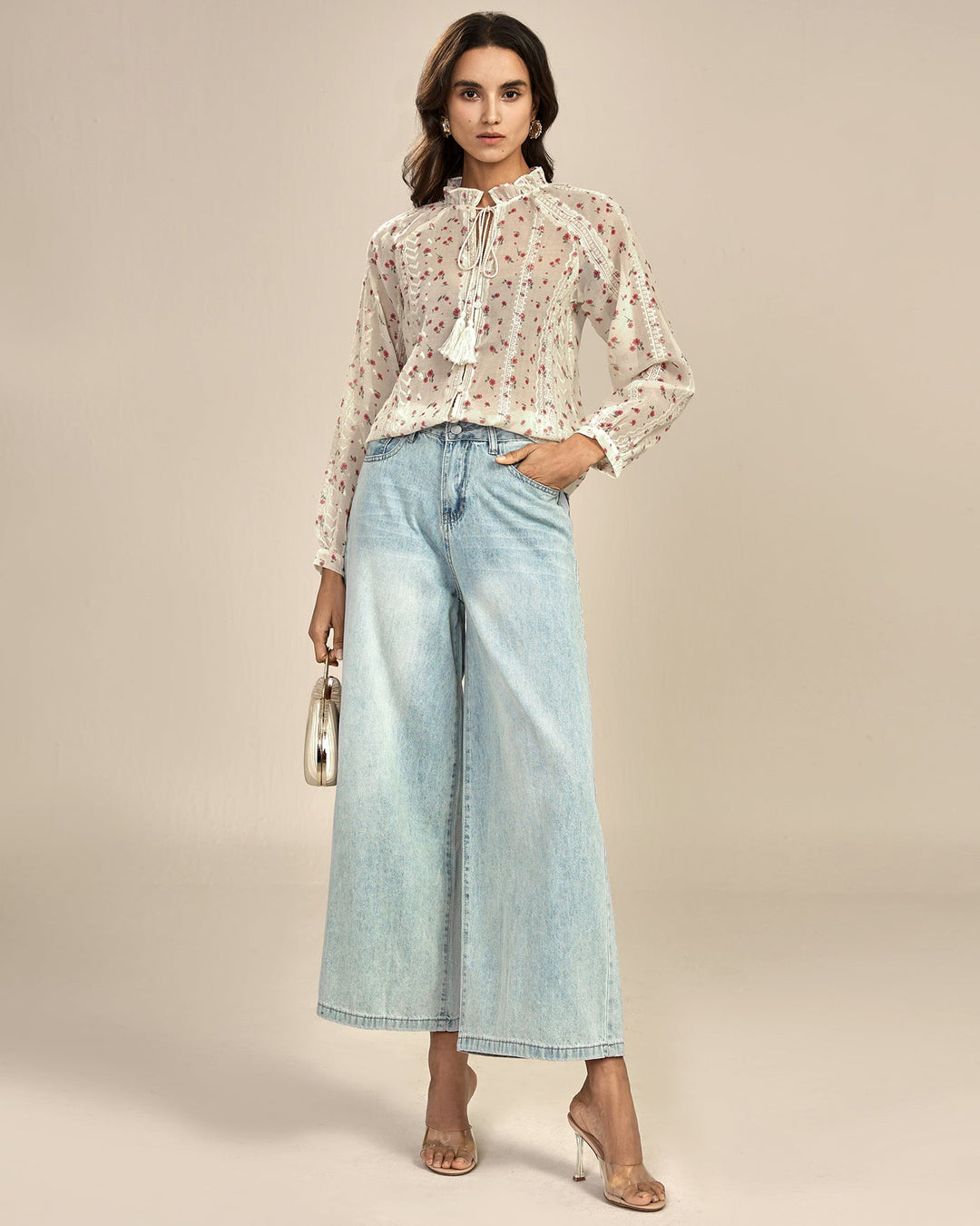 Blusa floral de cor alperce com manga estilo bishop