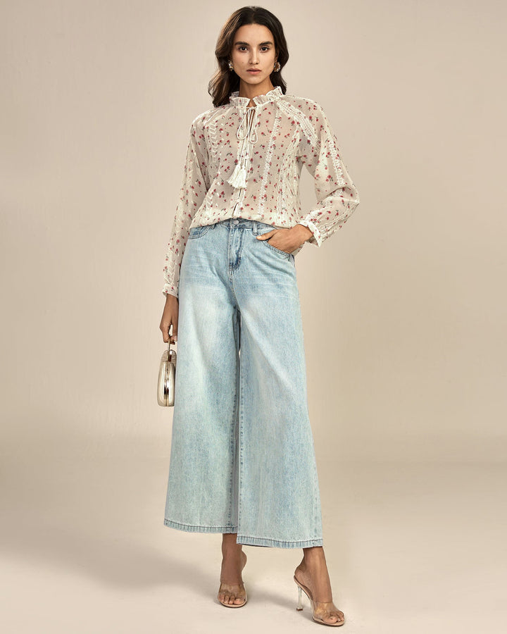 Blusa floral de cor alperce com manga estilo bishop