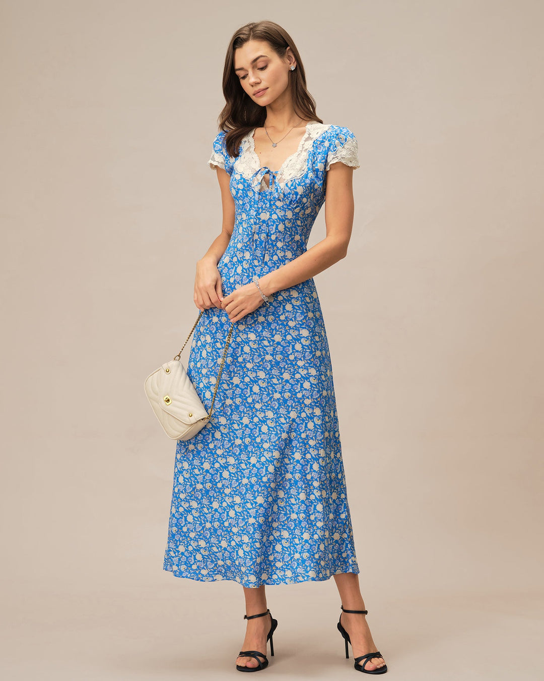 Vestido longo azul com decote em V e estampa floral elegante